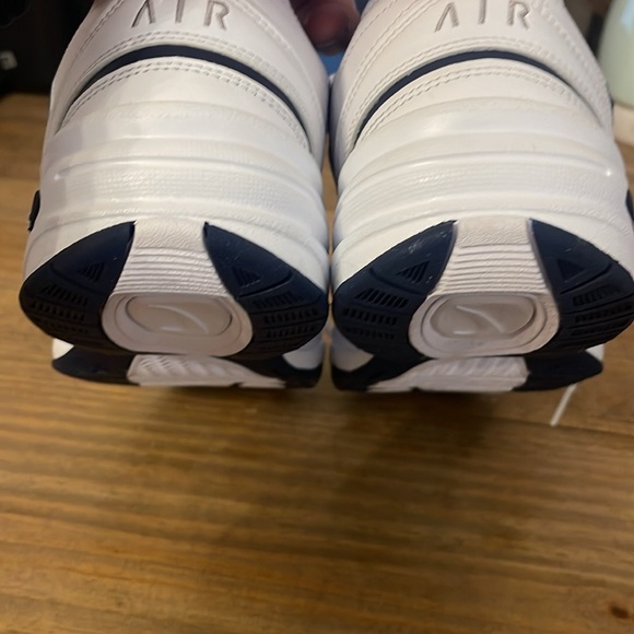 Nike Air Monarch IV Men’s 9.5W 4E white Walking Dad Shoes 416355–102 - Picture 8 of 10